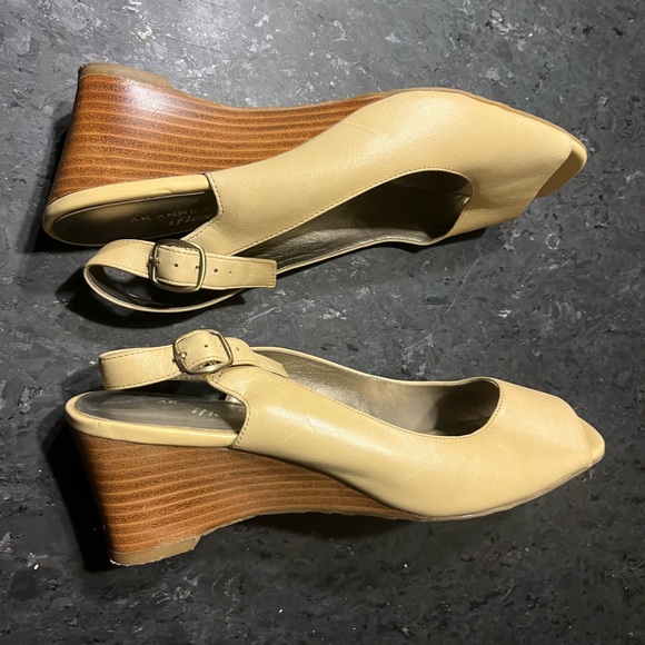 Anne Klein Wedge Heels 7 1/2 M - Picture 1 of 5